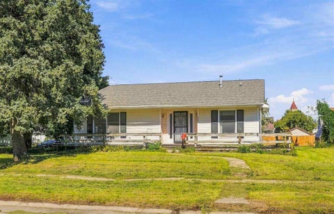 Photo of 150 W Adams St, Marengo, IA 52301 (MLS # 202606071)