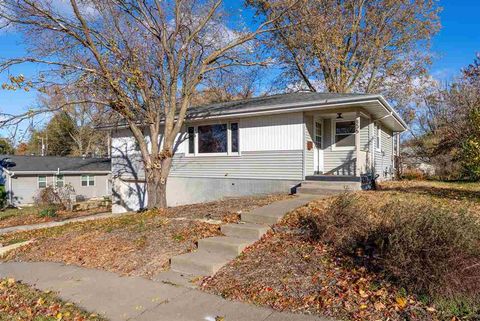 Photo of 806 S Ave C, Washington, IA 52353 (MLS # 202506944)