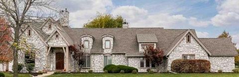 Photo of 16 Burr Oak Ct, Iowa City, IA 52246 (MLS # 202504235)