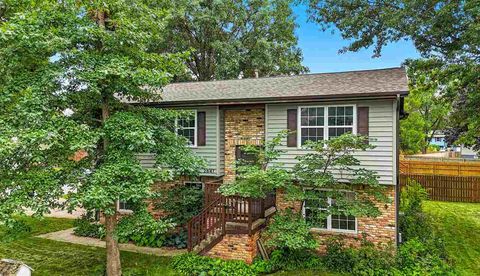 Photo of 2847 Sterling Dr, Iowa City, IA 52240 (MLS # 202505239)