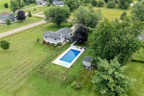 Photo of 1576 Ironwood Dr, IA 52403 (MLS # 202506177)