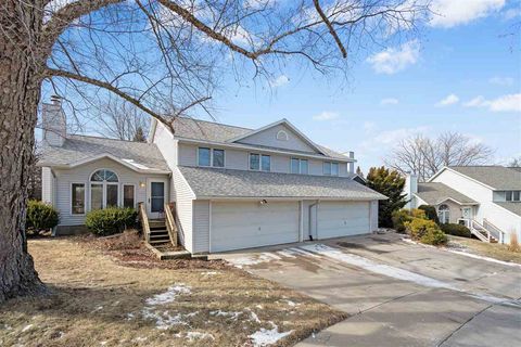 Photo of 1627 Gryn Dr, IowaCity, IA 52246 (MLS # 202600946)