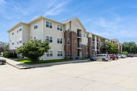 Photo of 600 Grandview Court 613 #613, Iowa City, IA 52246 (MLS # 202505074)