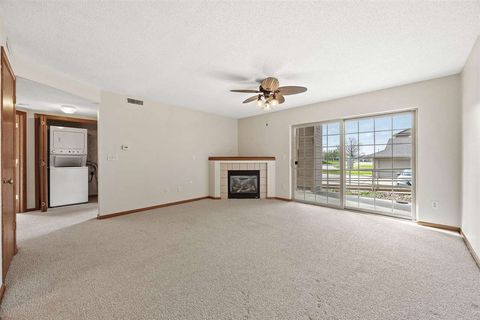 Photo of 3120 Wilson Ave SW 2 #2, Cedar Rapids, IA 52404 (MLS # 202504364)