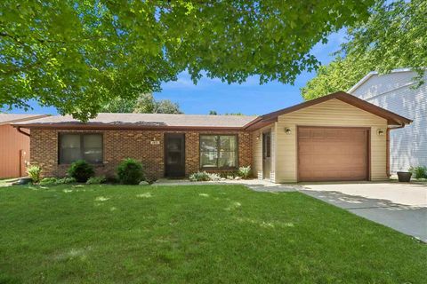 Photo of 1821 Sterling Ct, IowaCity, IA 52240 (MLS # 202603620)
