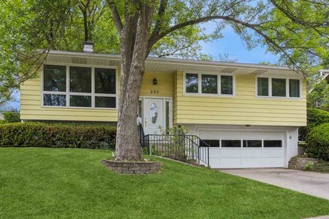 Photo of 225 Linden Ct, Iowa City, IA 52245 (MLS # 202503543)