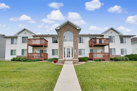 Photo of 5575 Kacena Ave 6 #6, Marion, IA 52302 (MLS # 202603322)