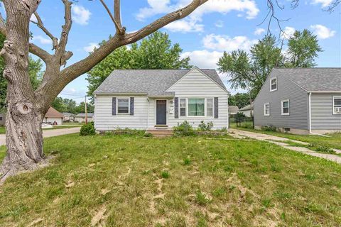 Photo of 1048 NE 30th St, Cedar Rapids, IA 52402 (MLS # 202503956)