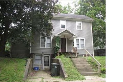 Photo of 1123 E Washington St, IowaCity, IA 52245 (MLS # 202600977)