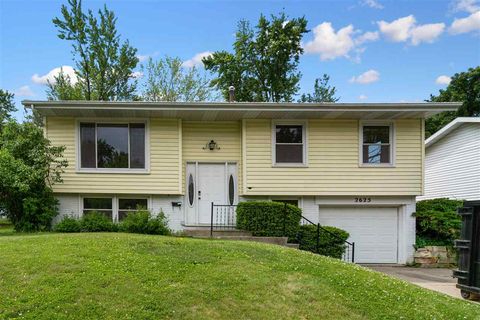 Photo of 2625 Towne House Dr NE, Cedar Rapids, IA 52402 (MLS # 202504708)