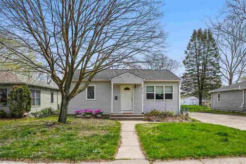 Photo of 1218 Franklin St, Iowa City, IA 52240 (MLS # 202502657)