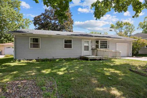 Photo of 1412 Prairie Du Chien Rd, Iowa City, IA 52245 (MLS # 202505630)