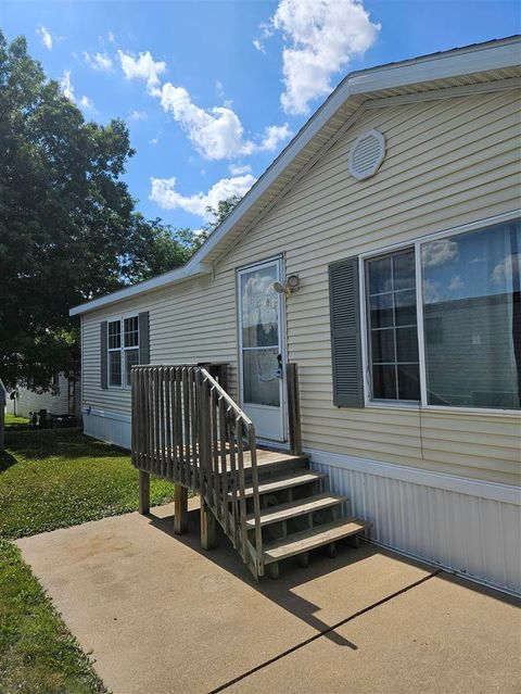 Photo of 369 Saint Olaf St SW, Cedar Rapids, IA 52404 (MLS # 202504304)