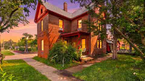 Photo of 214 N Gilbert St, IowaCity, IA 52240 (MLS # 202604808)