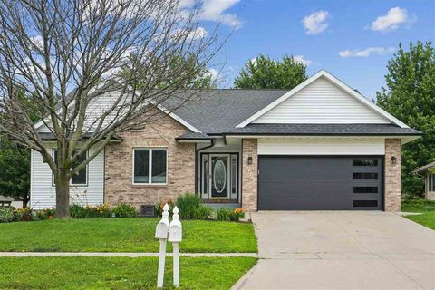 Photo of 402 Windsor Dr, Solon, IA 52333 (MLS # 202603894)