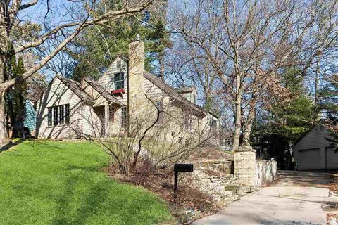 Photo of 420 Lexington Ave, IowaCity, IA 52246 (MLS # 202601433)