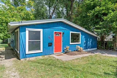 Photo of 2012 Hollywood Blvd, Iowa City, IA 52240 (MLS # 202501682)