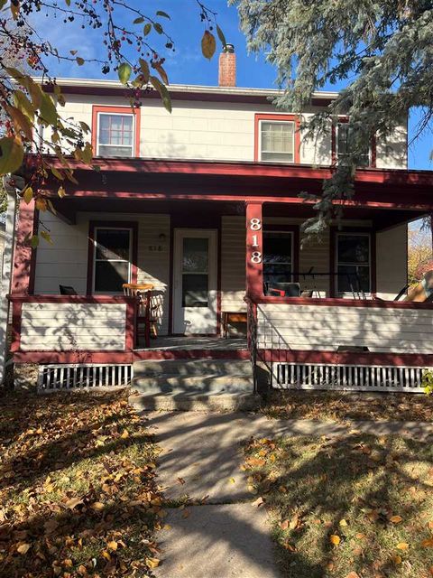 Photo of 818 E Jefferson St, IowaCity, IA 52245 (MLS # 202506897)