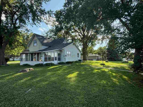 Photo of 708 E Pleasant Valley Street, Sigourney, IA 52591 (MLS # 202605119)