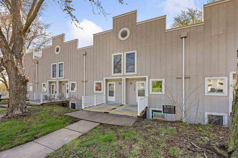 Photo of 1156 Cambria Ct, Iowa City, IA 52246 (MLS # 202502782)