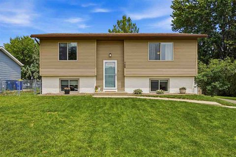 Photo of 780 Prairie Ridge Rd North Liberty, IA 52317 #North Liberty, IA 52, NorthLiberty, IA 52317 (MLS # 202603508)