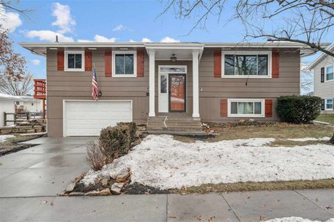 Photo of 2220 Brockman Ave, Marion, IA 52302 (MLS # 202507397)