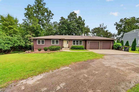 Photo of 164 Hummingbird Lane, IowaCity, IA 52245 (MLS # 202605587)