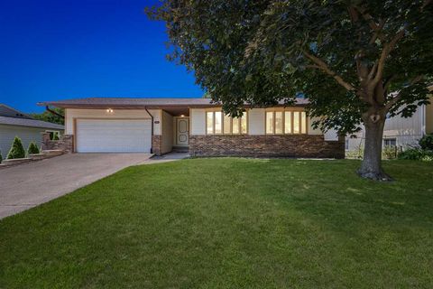 Photo of 1131 Penkridge Dr, Iowa City, IA 52246 (MLS # 202504395)