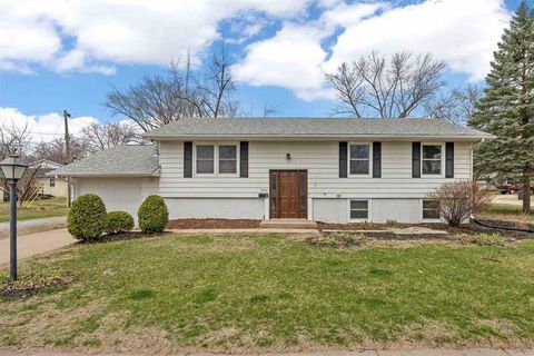 Photo of 3006 Wayne Ave, IowaCity, IA 52240 (MLS # 202602032)