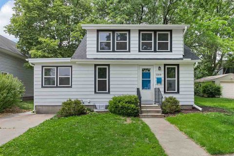 Photo of 509 3rd Avenue, Iowa City, IA 52245 (MLS # 202503771)