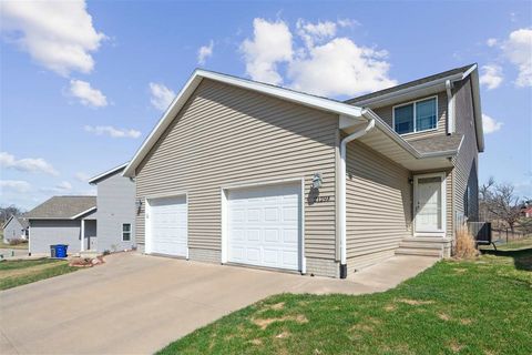 Photo of 2129 Sugar Creek Dr NW B #B, Cedar Rapids, IA 52405 (MLS # 202502135)