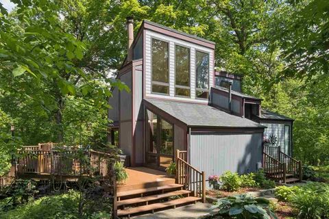 Photo of 2520 NE Sugar Bottom Rd NE, Solon, IA 52333 (MLS # 202504021)