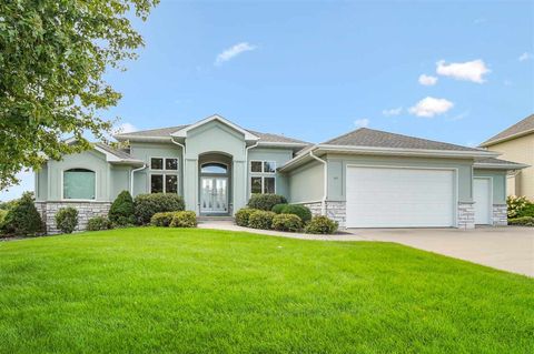 Photo of 40 Auburn East Ln, Coralville, IA 52241 (MLS # 202600433)