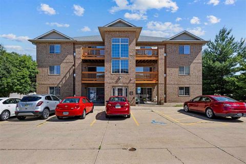 Photo of 620 Colton Circle NE 11 #11, Cedar Rapids, IA 52402 (MLS # 202504127)