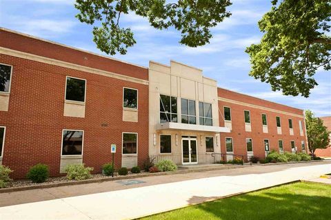 Photo of 2720 NE 1st Ave 300 #300, IA 52402 (MLS # 202506296)
