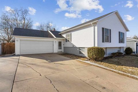 Photo of 20 NW Clive, CedarRapids, IA 52405 (MLS # 202601962)