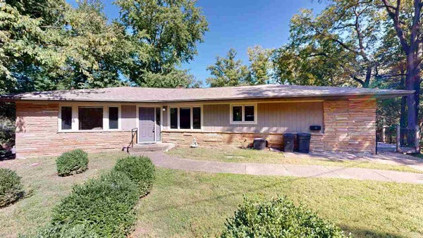 1050 WOODLAWN AVE, IOWA CITY, IA 52245 - Image e41da64802eba0d77b94159892e91a7e/2727508123