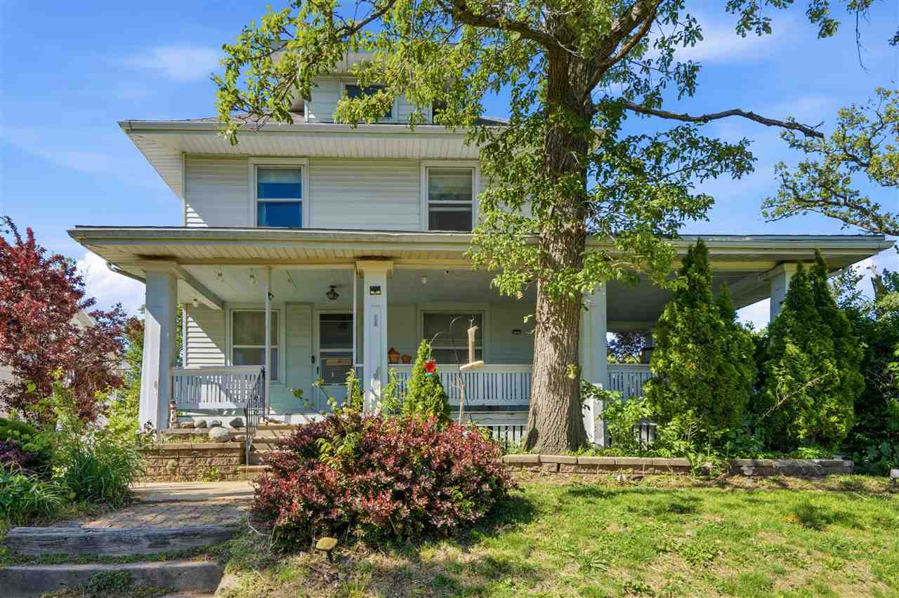 Photo 1 of 43 — 1526 C Ave NW, CedarRapids, IA 52405