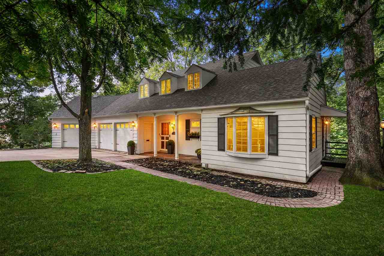 10 Oakridge Ave