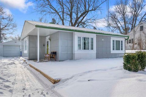 Photo of 29 Prospect Pl, Iowa City, IA 52246 (MLS # 202502232)