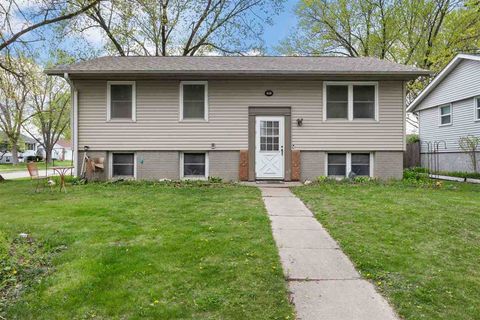 Photo of 41 Amber Ln, Iowa City, IA 52240 (MLS # 202502912)