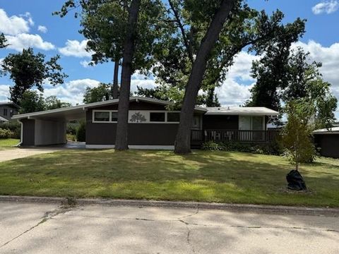 Photo of 2305 Fairlane Dr NE, Cedar Rapids, IA 52402 (MLS # 202505643)