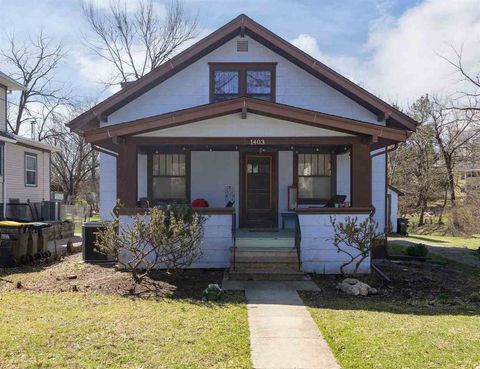 Photo of 1403 E College St, IowaCity, IA 52245 (MLS # 202602361)