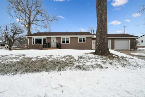 Photo of 1675 Northview Dr, Marion, IA 52302 (MLS # 202601839)