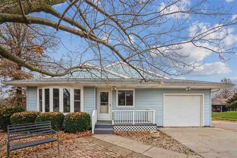 Photo of 520 14th St, Wellman, IA 52356 (MLS # 202507159)