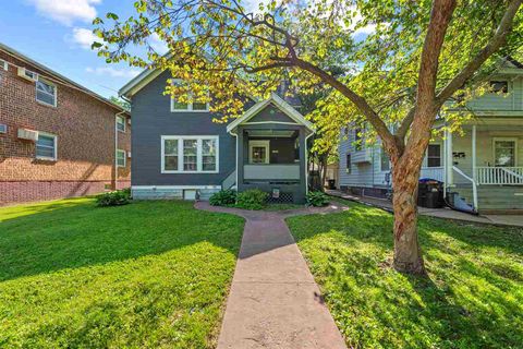 Photo of 408 S Governor St, Iowa City, IA 52240 (MLS # 202503450)