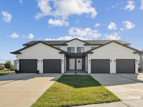 Photo of 916 S 11th Ave., IA 52353 (MLS # 202506064)