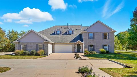 Photo of 57 Duck Creek Pl, IowaCity, IA 52246 (MLS # 202600102)