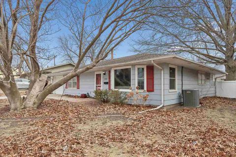 Photo of 1222 Arthur St, IowaCity, IA 52240 (MLS # 202602269)