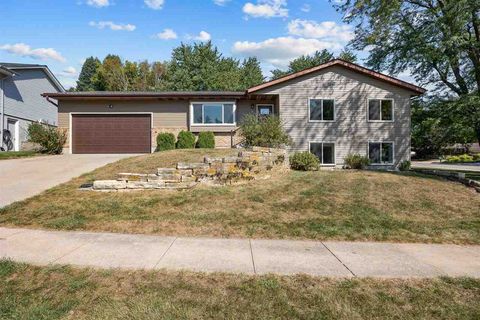 Photo of 8 Wrexham Dr, IA 52246 (MLS # 202506193)